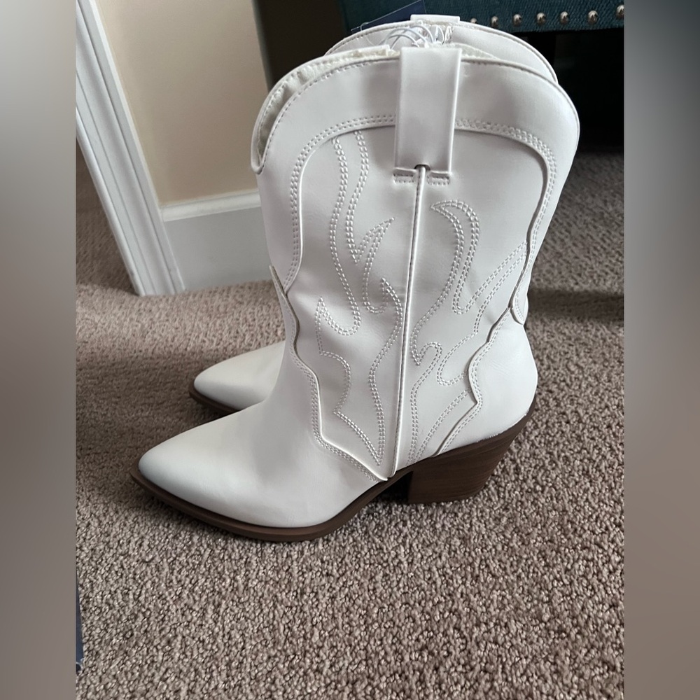 Universal Thread Jacey ankle boots White